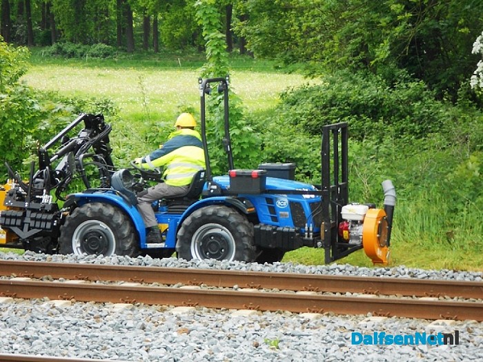 Grasmaaien langs het spoor