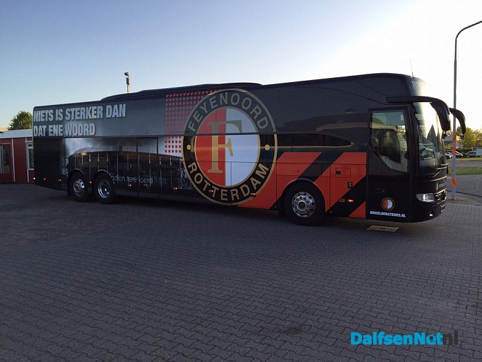 Spelersbus van Feyenoord overnacht in Dalfsen
