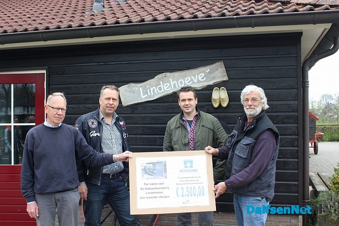 Roessink projectinrichting overhandigt cheque