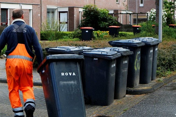 Containers voor plastic afval - Foto: Paul Scholten