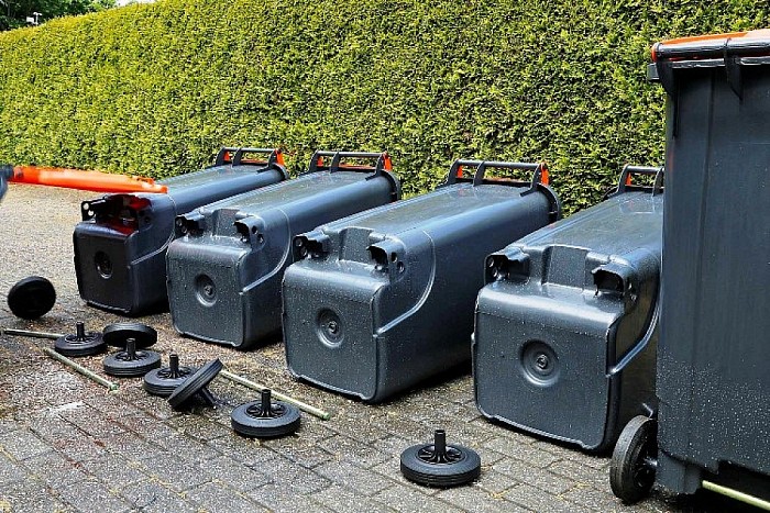 Containers voor plastic afval - Foto: Paul Scholten