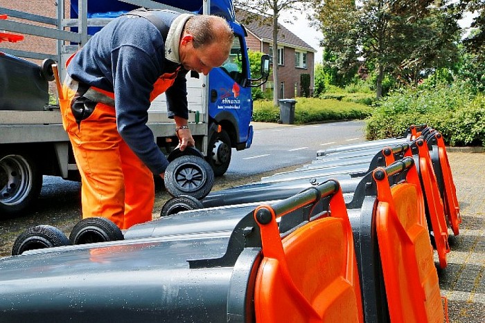Containers voor plastic afval - Foto: Paul Scholten