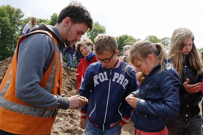Ruim 250 leerlingen voor 1 dag archeoloog in Gerner - Foto: Paul Scholten