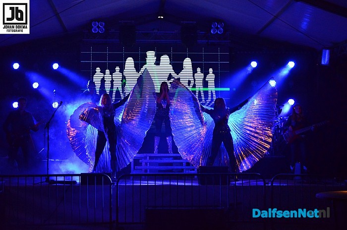 Papa di Grazzi met een gelikte show op Mid Feest Nieuwleusen - Foto: Johan Bokma