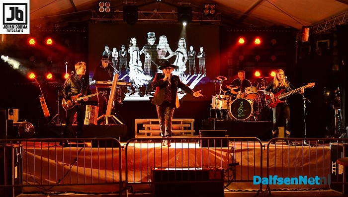 Papa di Grazzi met een gelikte show op Mid Feest Nieuwleusen - Foto: Johan Bokma