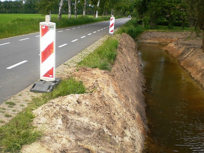 Sloot kort aan de weg - Foto: Eigen geleverde foto