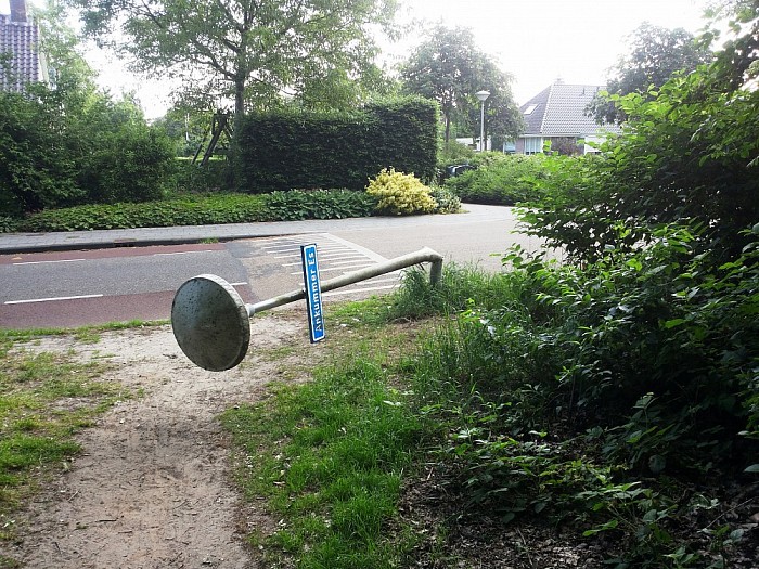 Vernieling lantaarnpaal Dalfsen - Foto: Eigen geleverde foto