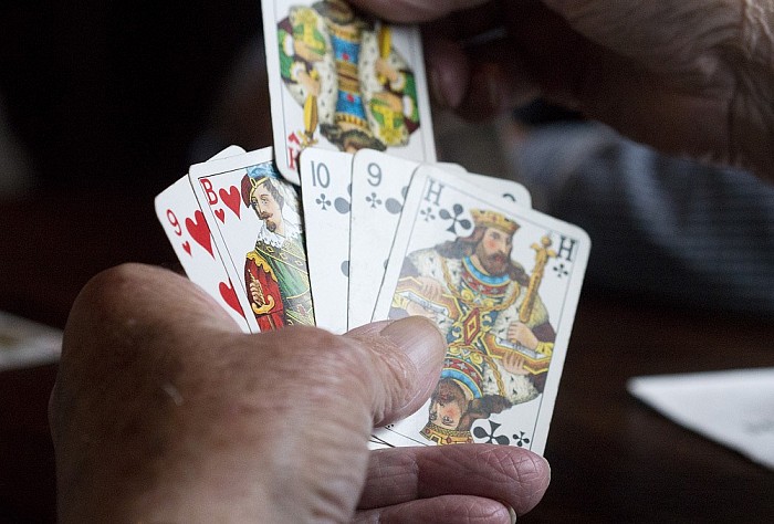 Kaarten aan de Vechtkade… (of toch maar niet) - Foto: Geert Bistervels