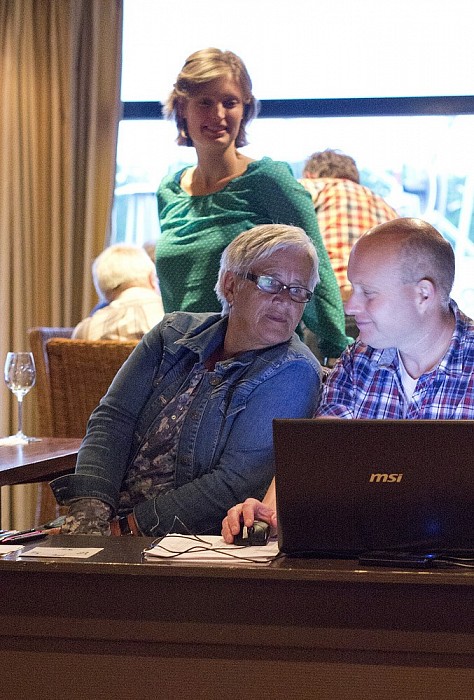 Kaarten aan de Vechtkade… (of toch maar niet) - Foto: Geert Bistervels