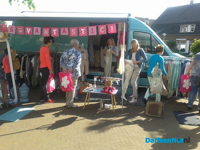 Donatie aan Pink Ribbon door Ladies Only Hoonhorst
