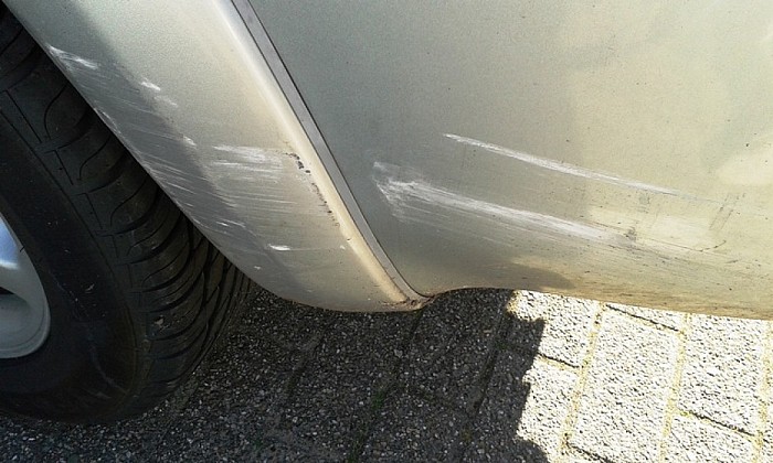 Schade aan auto en doorgereden - Foto: Eigen geleverde foto