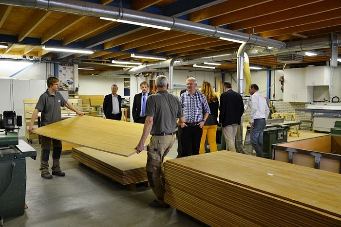 College bezoekt Rosengaerde en Interieurbouw meubelmakerij van der Vegt - Foto: Eigen geleverde foto