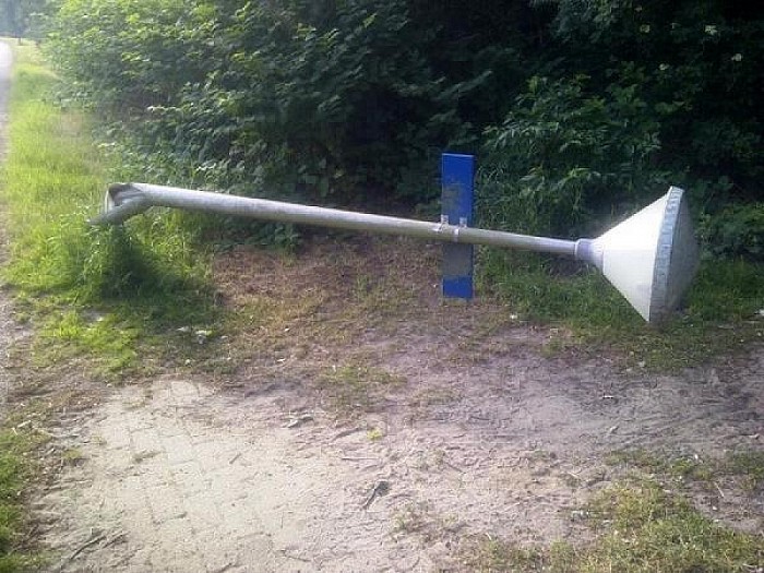 Vernieling lantaarnpaal Dalfsen - Foto: Eigen geleverde foto