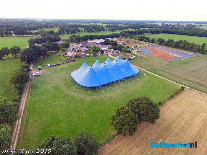De “Normaal”tent staat al bijna. - Foto: H.G. Foto