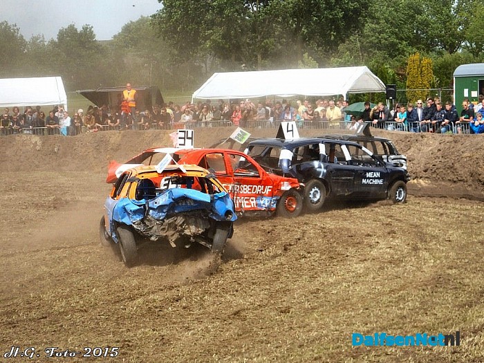 Auto rodeo Oudleusen bij zon en bij regen. - Foto: H.G. Foto