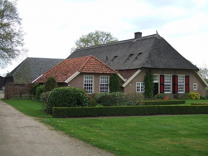 Den Aalshorst (6) met de prachtige boerderijen - Foto: Wim