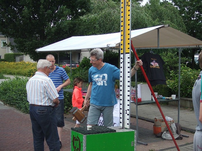 Nu braderie en rommelmarkt in Hoonhorst - Foto: Wim
