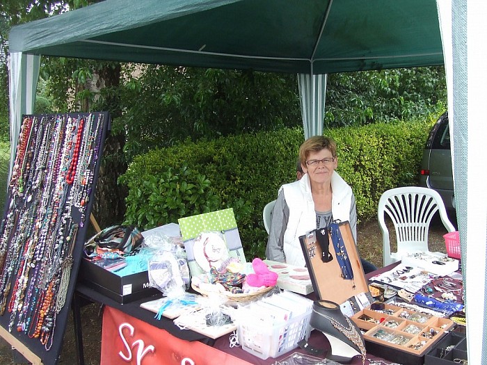 Nu braderie en rommelmarkt in Hoonhorst - Foto: Wim