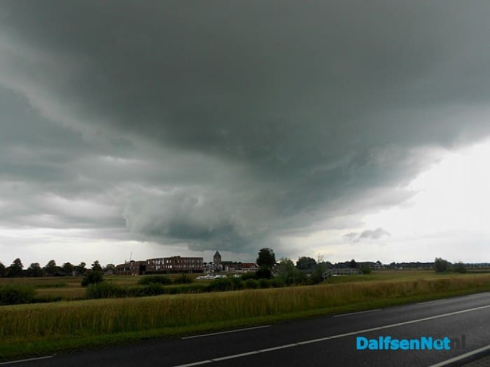Even flink donker boven Dalfsen