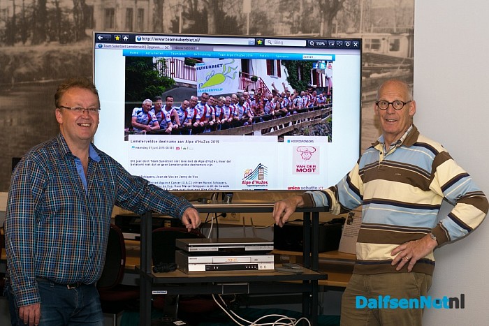 Team Sukerbiet schenkt Stichting Welzijn Ouderen Lemelerveld (SWOL) een nieuwe Smart TV