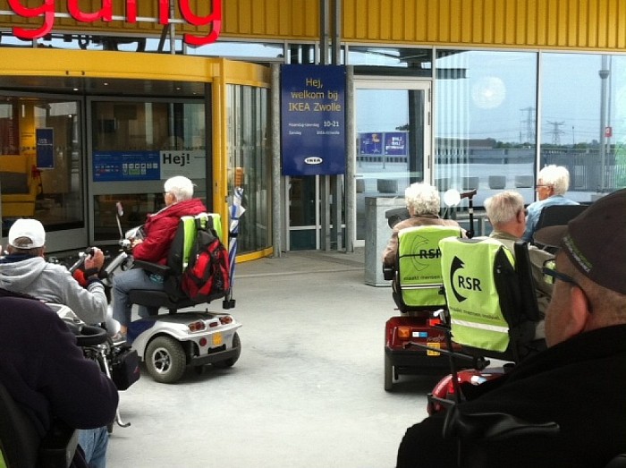Scootmobiels gingen weer gezamenlijk op pad - Foto: Eigen geleverde foto