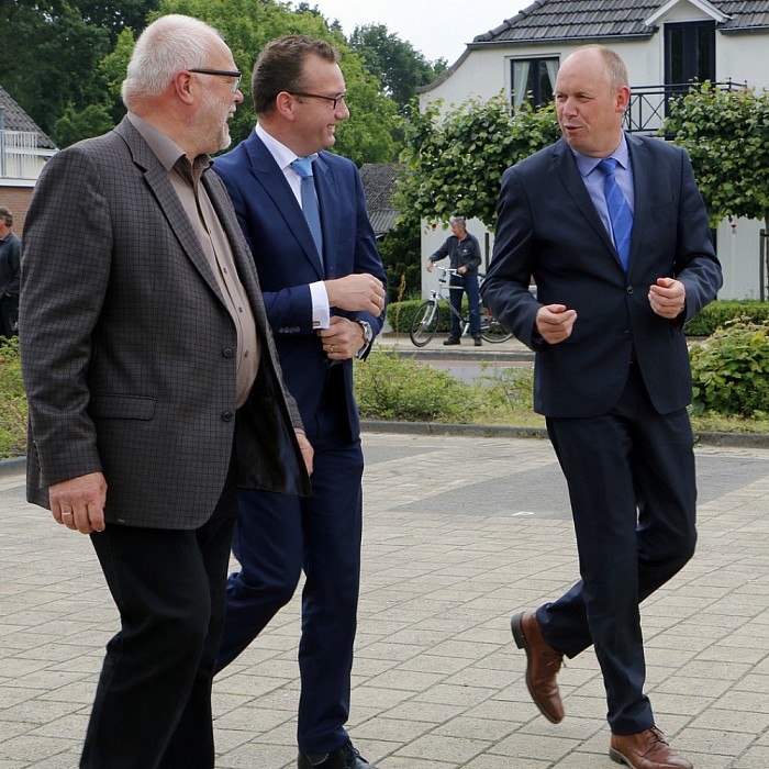 2 mijlpalen in Lemelerveld gevierd - Foto: Paul Scholten
