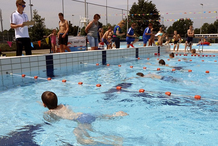 Schoolzwemwedstrijden in Nieuwleusen - Foto: Paul Scholten