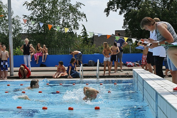 Schoolzwemwedstrijden in Nieuwleusen - Foto: Paul Scholten
