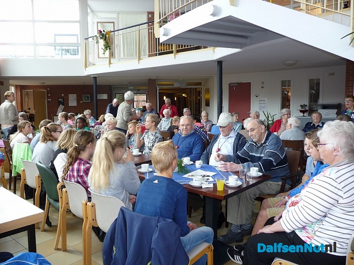 Leerlingen c.b.s. De Spiegel zingen musicalliedjes in Rosengaerde