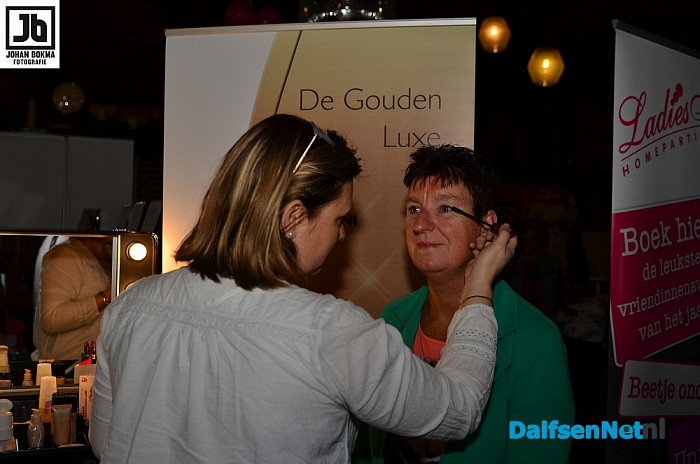 Donatie aan Pink Ribbon door Ladies Only Hoonhorst - Foto: Johan Bokma