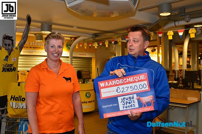 Veiling Oranjevereniging: opbrengst en 1 minuut gratis winkelen - Foto: Johan Bokma