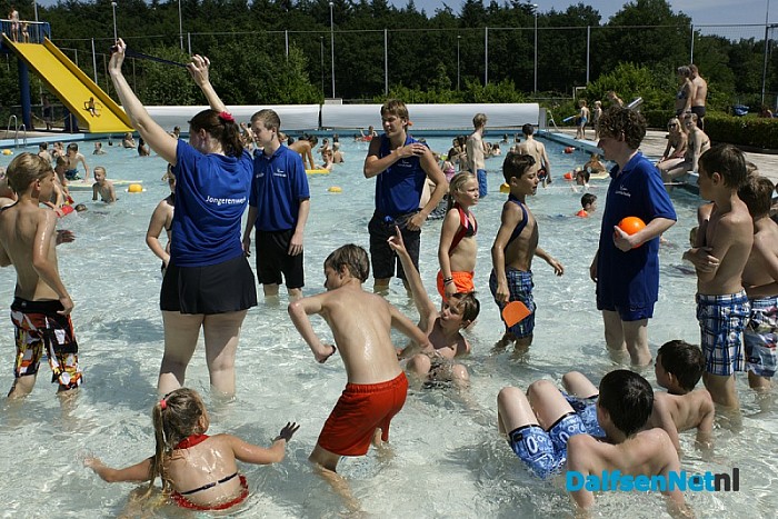 Spellenkar Landstede bracht bezoek aan zwembad Gerner
