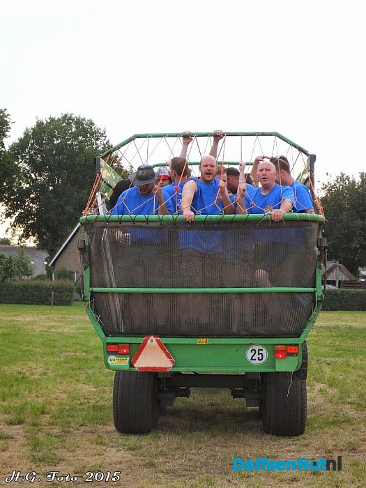 Gezelligheid op de “Normaal camping” aan de Hofmanssteeg. - Foto: H.G. Foto