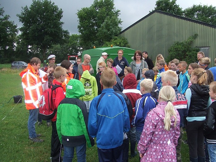 Laatste dag veldonderzoek Gerner door de jeugd - Foto: Wim
