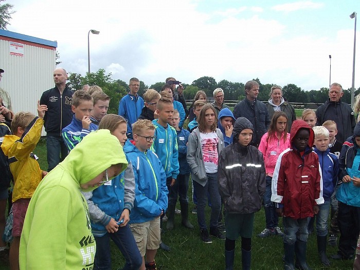 Laatste dag veldonderzoek Gerner door de jeugd - Foto: Wim