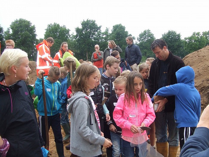 Laatste dag veldonderzoek Gerner door de jeugd - Foto: Wim