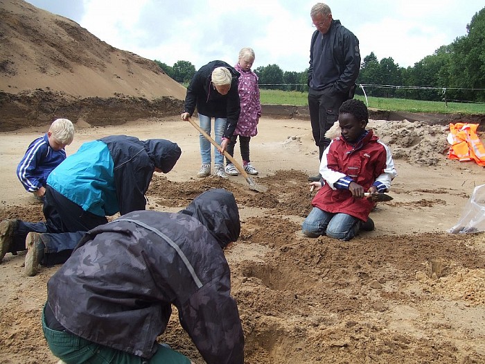 Laatste dag veldonderzoek Gerner door de jeugd - Foto: Wim