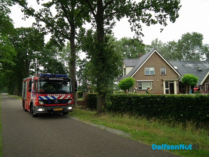 Brand in het dak bij boerderij in Nieuwleusen - Foto: Robert Bril