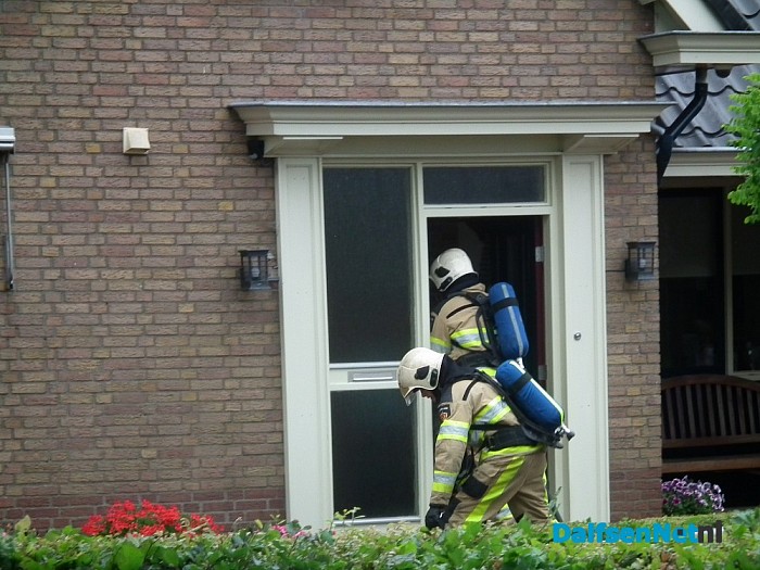 Brand in het dak bij boerderij in Nieuwleusen - Foto: Robert Bril