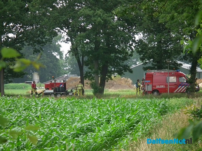 Brand in het dak bij boerderij in Nieuwleusen - Foto: Robert Bril