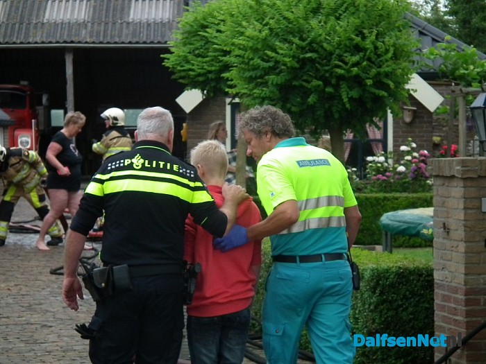 Brand in het dak bij boerderij in Nieuwleusen - Foto: Robert Bril