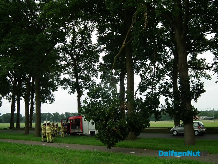 Stormschade zorgt voor gevaarlijke situatie Rechterensedijk - Foto: Robert Bril