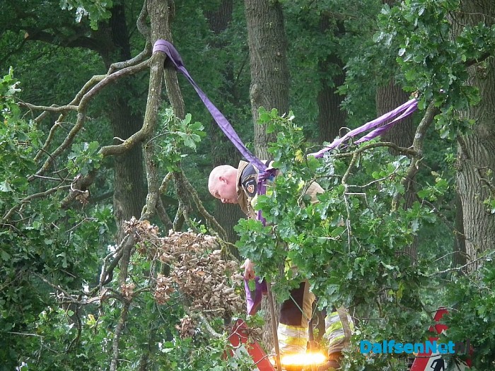 Stormschade zorgt voor gevaarlijke situatie Rechterensedijk - Foto: Robert Bril