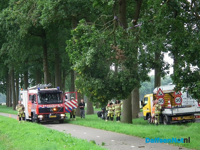 Stormschade zorgt voor gevaarlijke situatie Rechterensedijk - Foto: Robert Bril