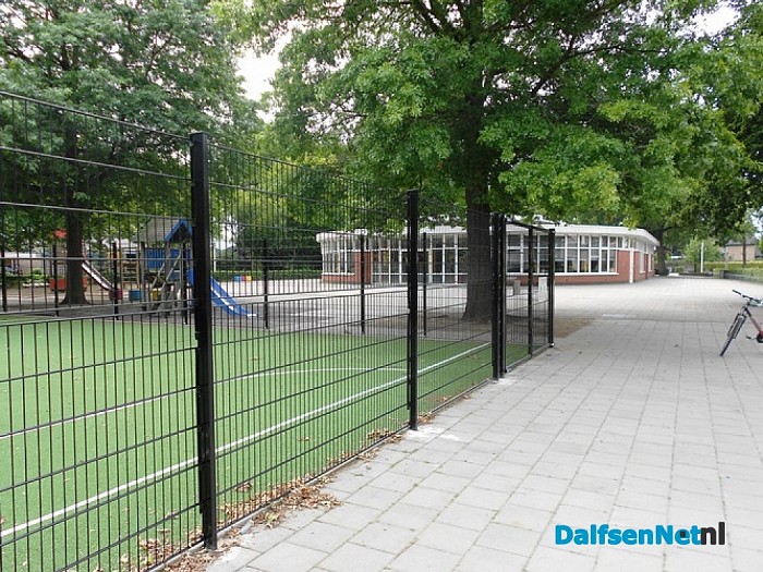 Gemeente verwijdert hekken bij speelveld De Polhaar