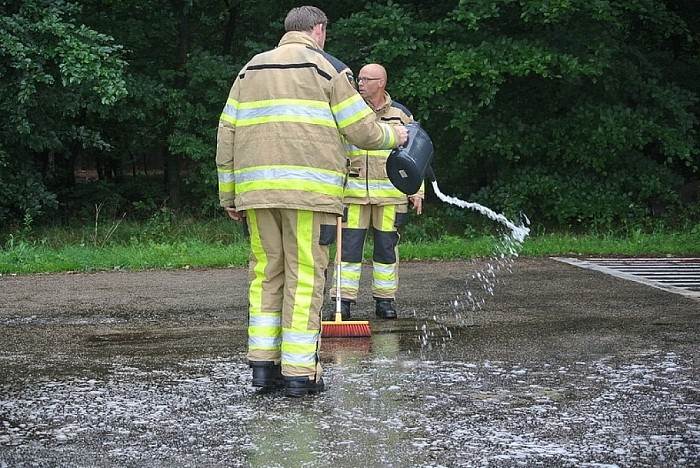 1500 liter olie op de weg - Foto: Niels Jansen