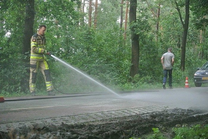 1500 liter olie op de weg - Foto: Niels Jansen