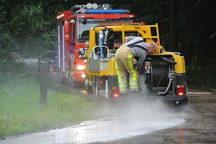 1500 liter olie op de weg - Foto: Niels Jansen