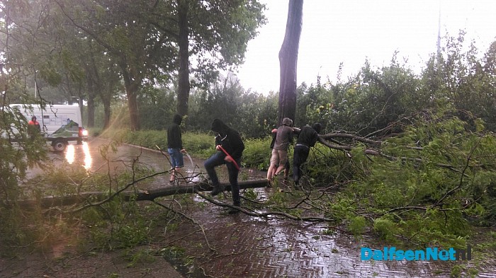 Scouting Lemelerveld helpt brandweer bij stormschade - Foto: Eigen geleverde foto