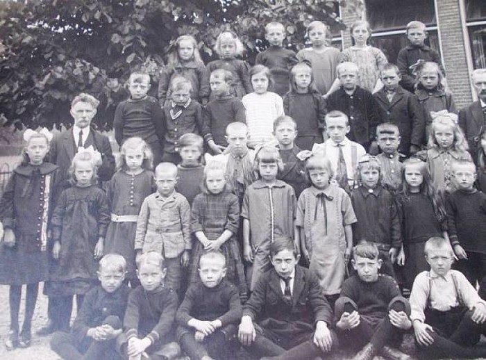 Foto’s van de openbare school uit Den Hulst. - Foto: Eigen geleverde foto